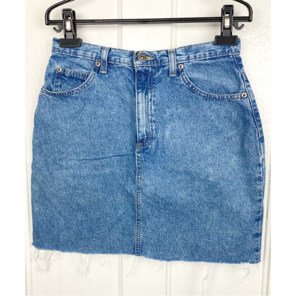 VINTAGE : Liz Claiborne : size : 6 : blue distressed Y2K denim jean mini skirt